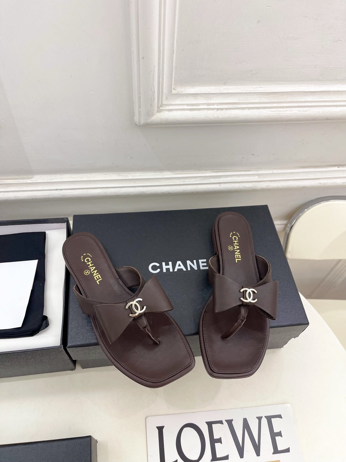 CC Bow Thong Flat Sandals Brown Leather 891772