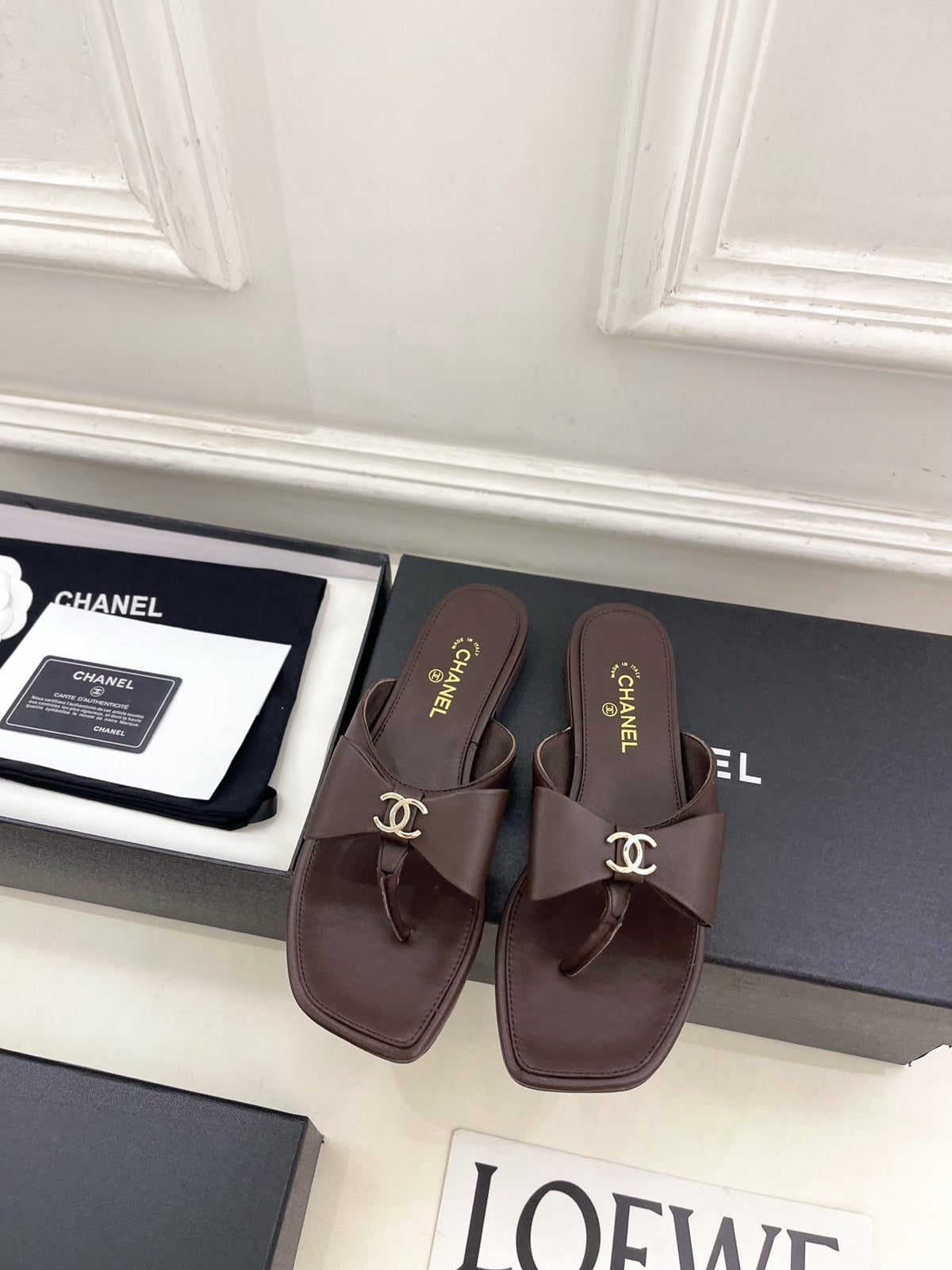 CC Bow Thong Flat Sandals Brown Leather 891772