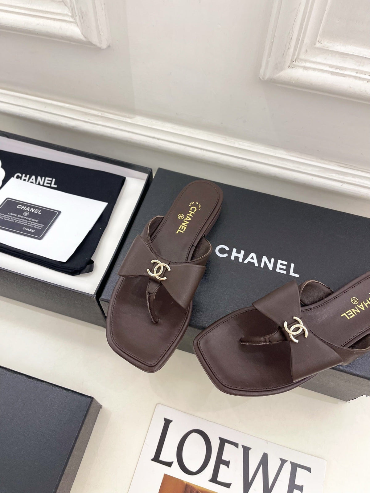 CC Bow Thong Flat Sandals Brown Leather 891772