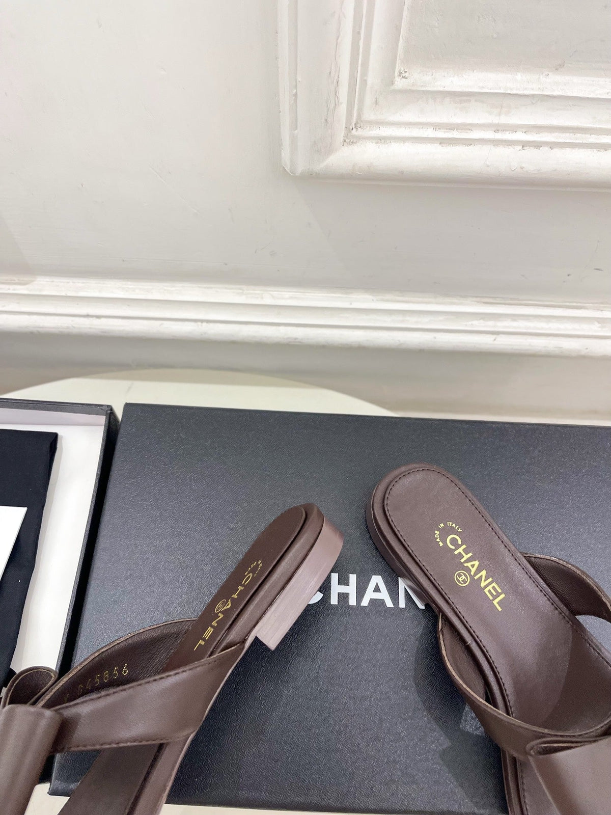 CC Bow Thong Flat Sandals Brown Leather 891772