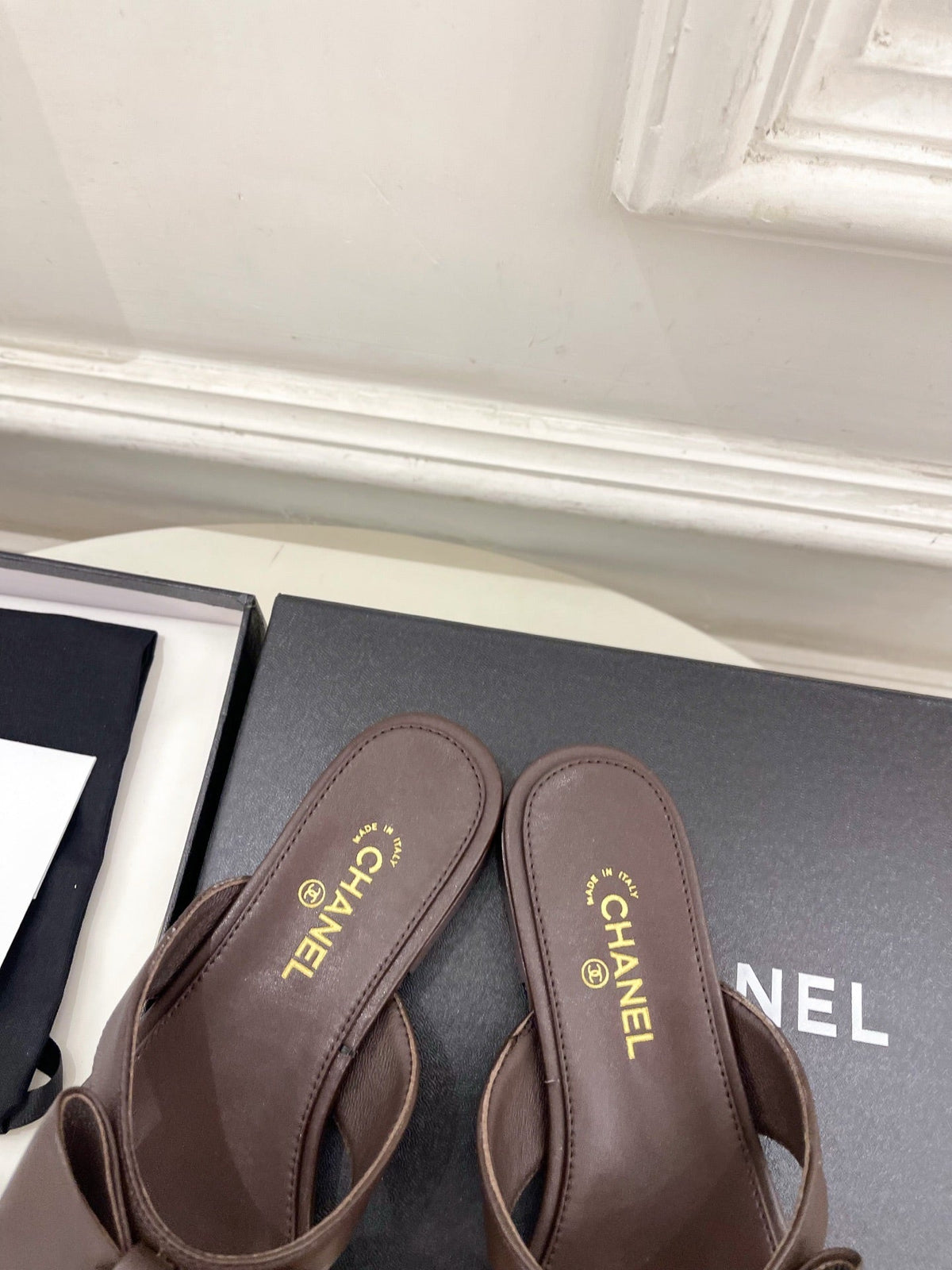 CC Bow Thong Flat Sandals Brown Leather 891772