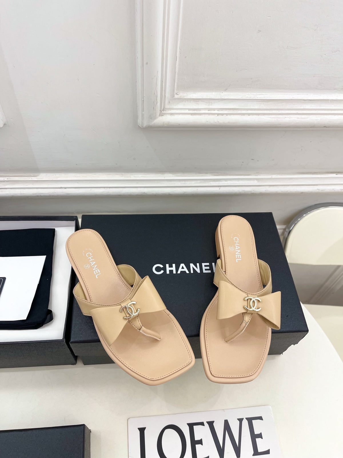 CC Bow Thong Flat Sandals Beige Leather 891771
