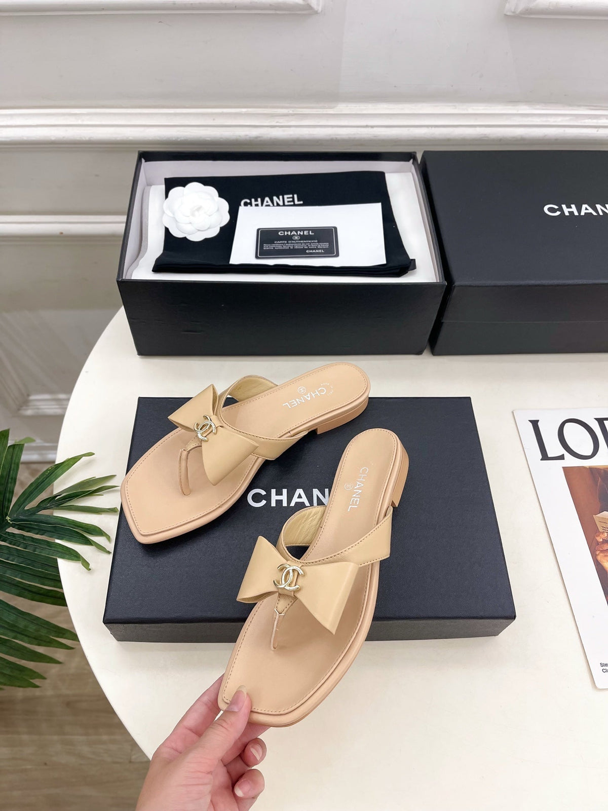 CC Bow Thong Flat Sandals Beige Leather 891771