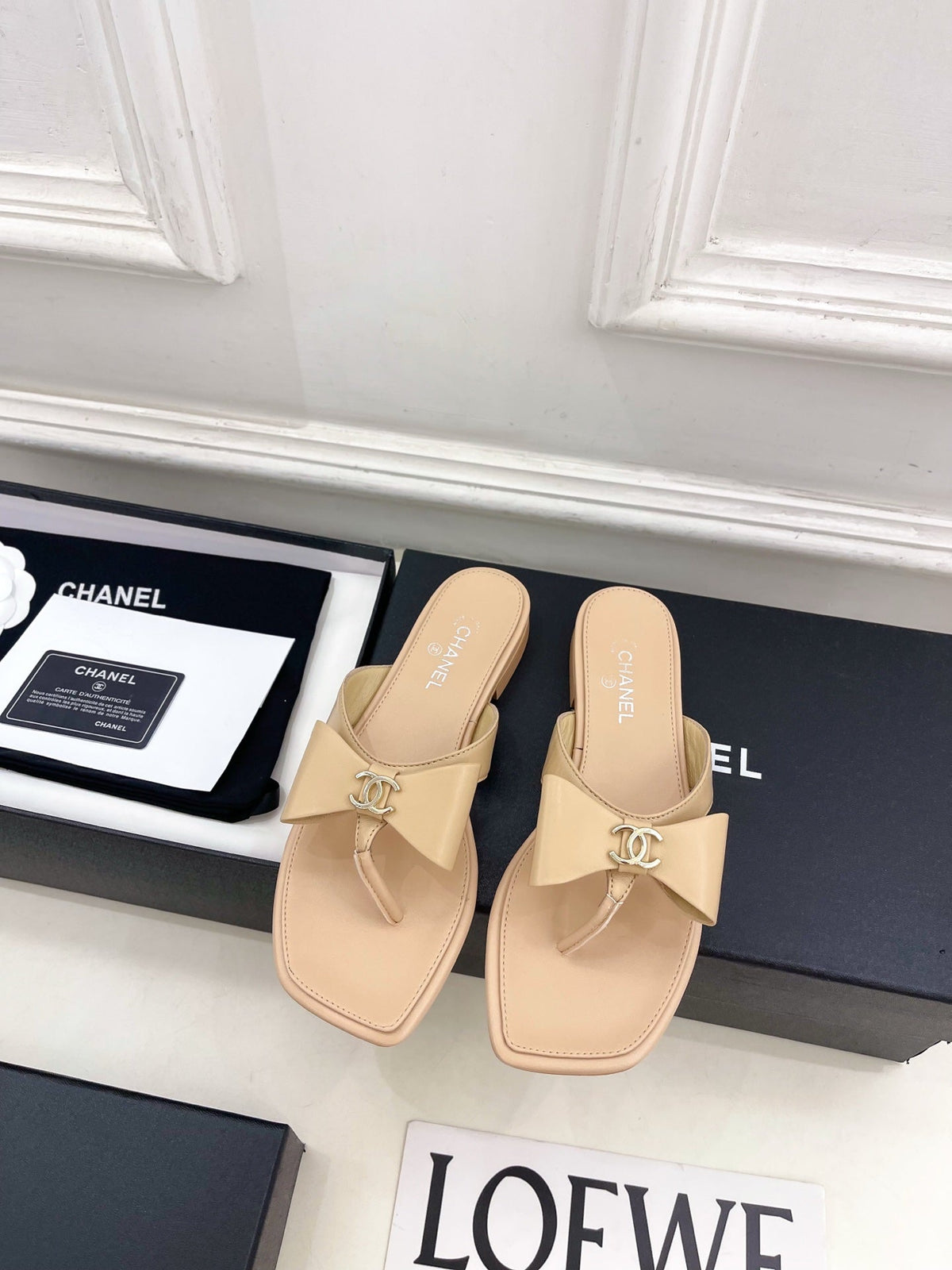 CC Bow Thong Flat Sandals Beige Leather 891771
