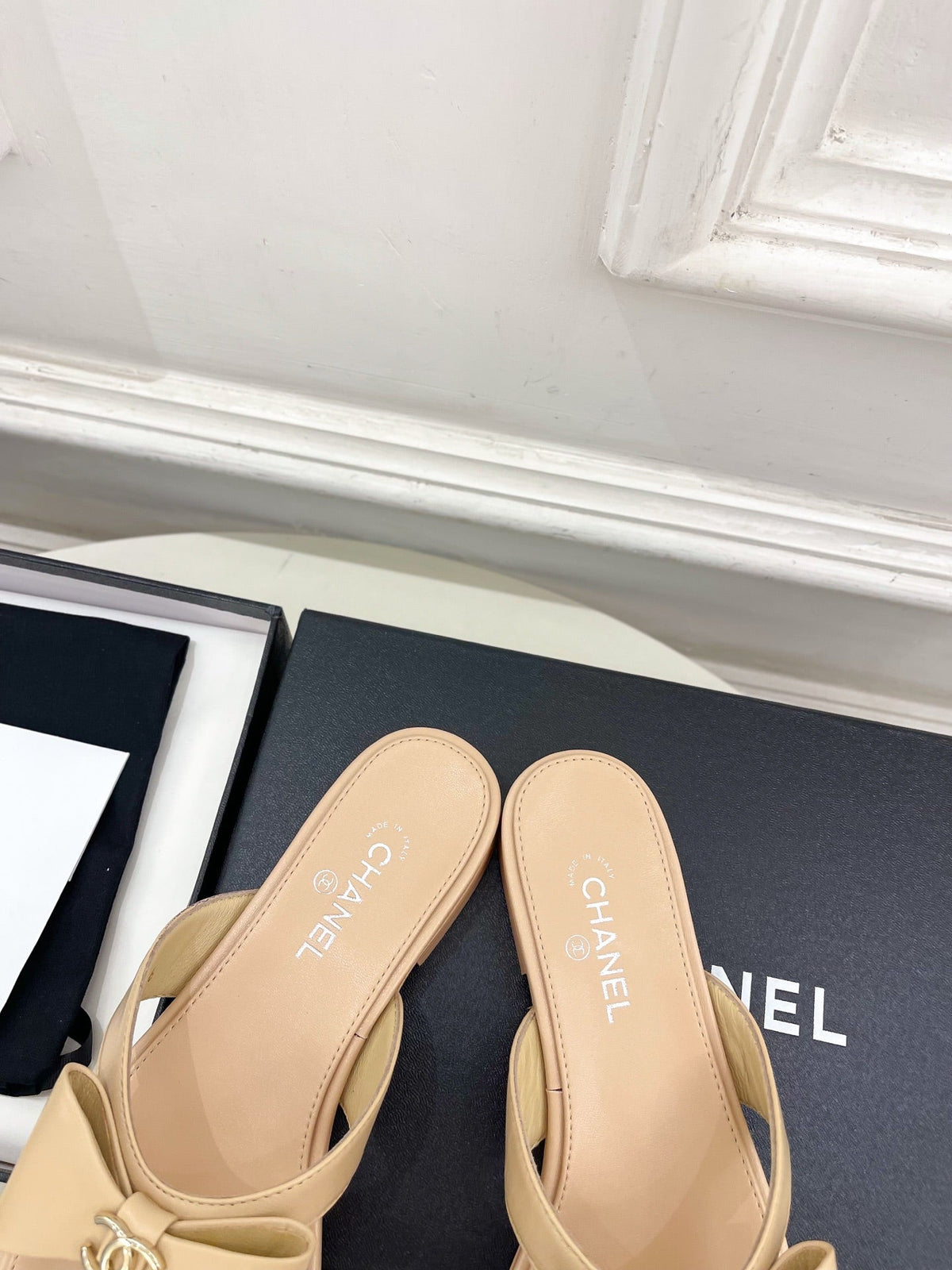 CC Bow Thong Flat Sandals Beige Leather 891771
