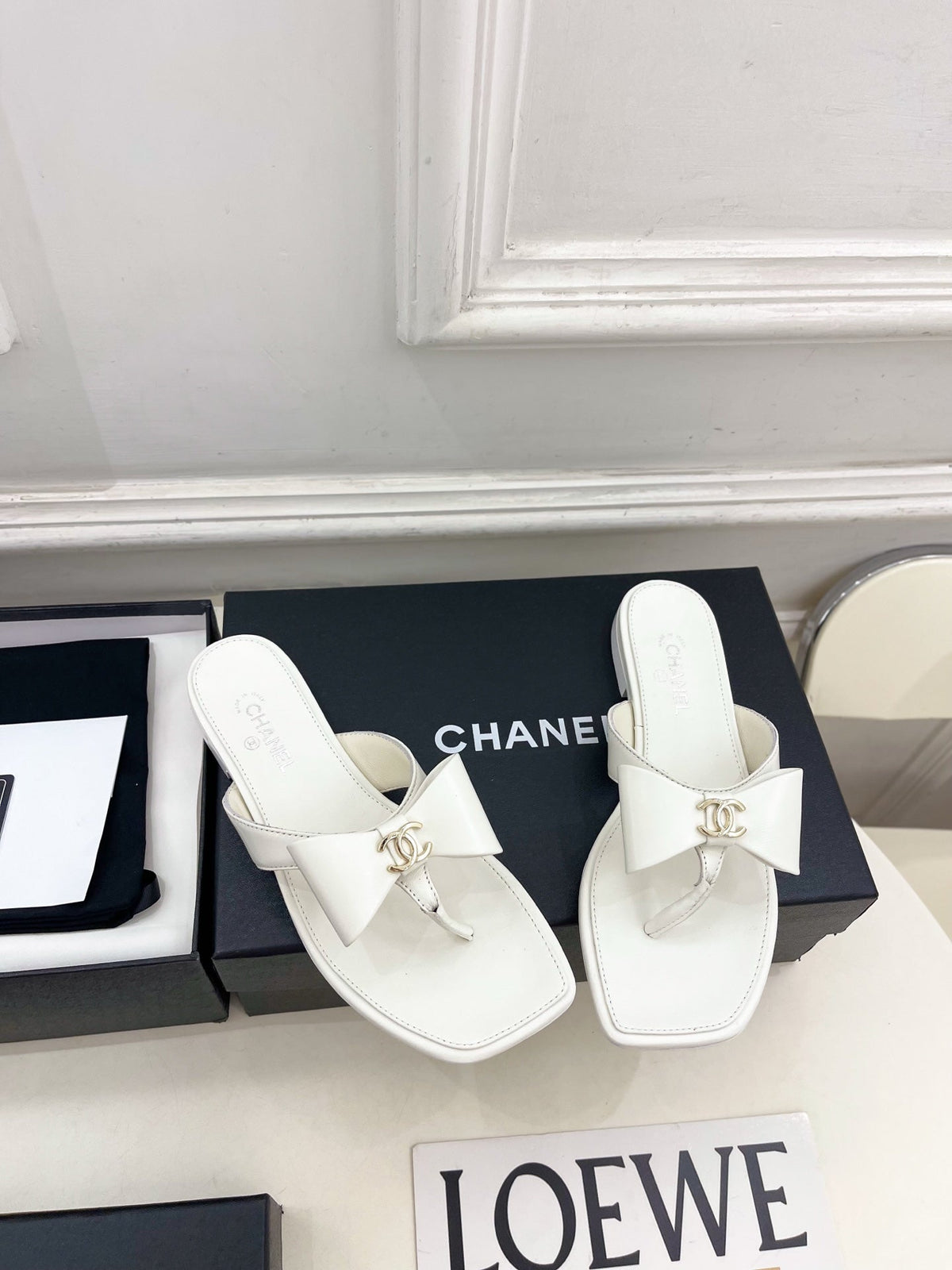 CC Bow Thong Flat Sandals White Leather 891770
