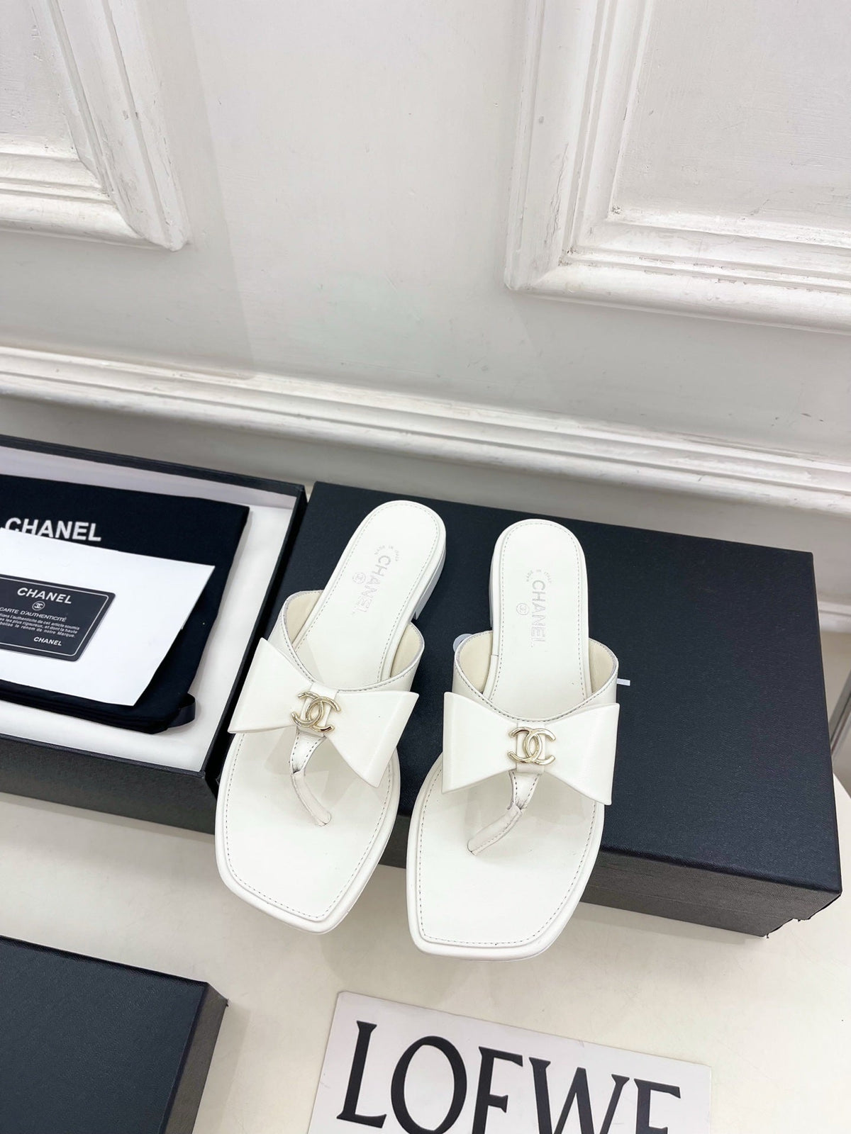 CC Bow Thong Flat Sandals White Leather 891770