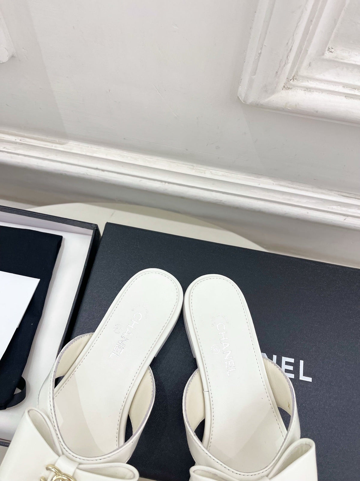 CC Bow Thong Flat Sandals White Leather 891770