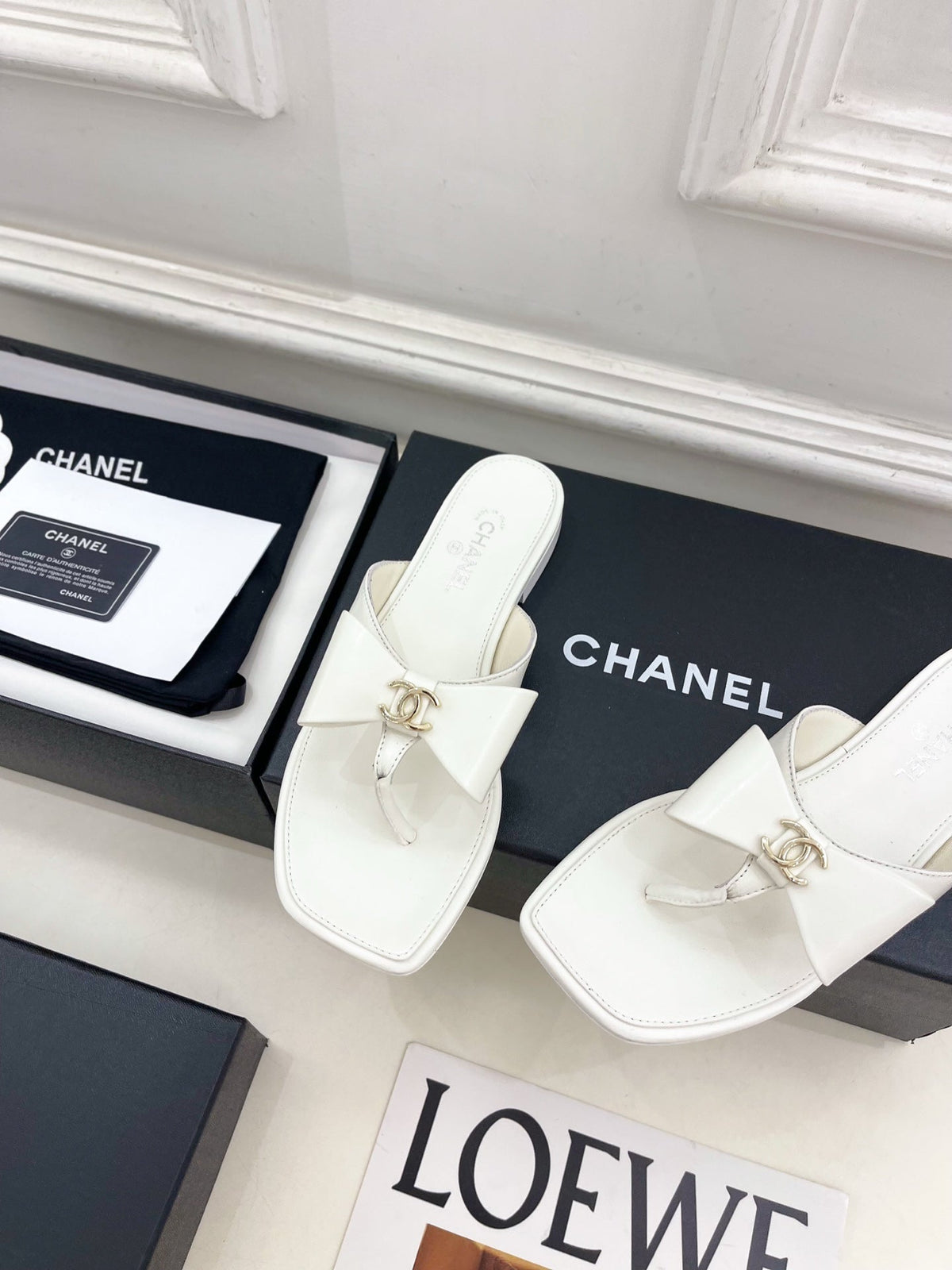CC Bow Thong Flat Sandals White Leather 891770