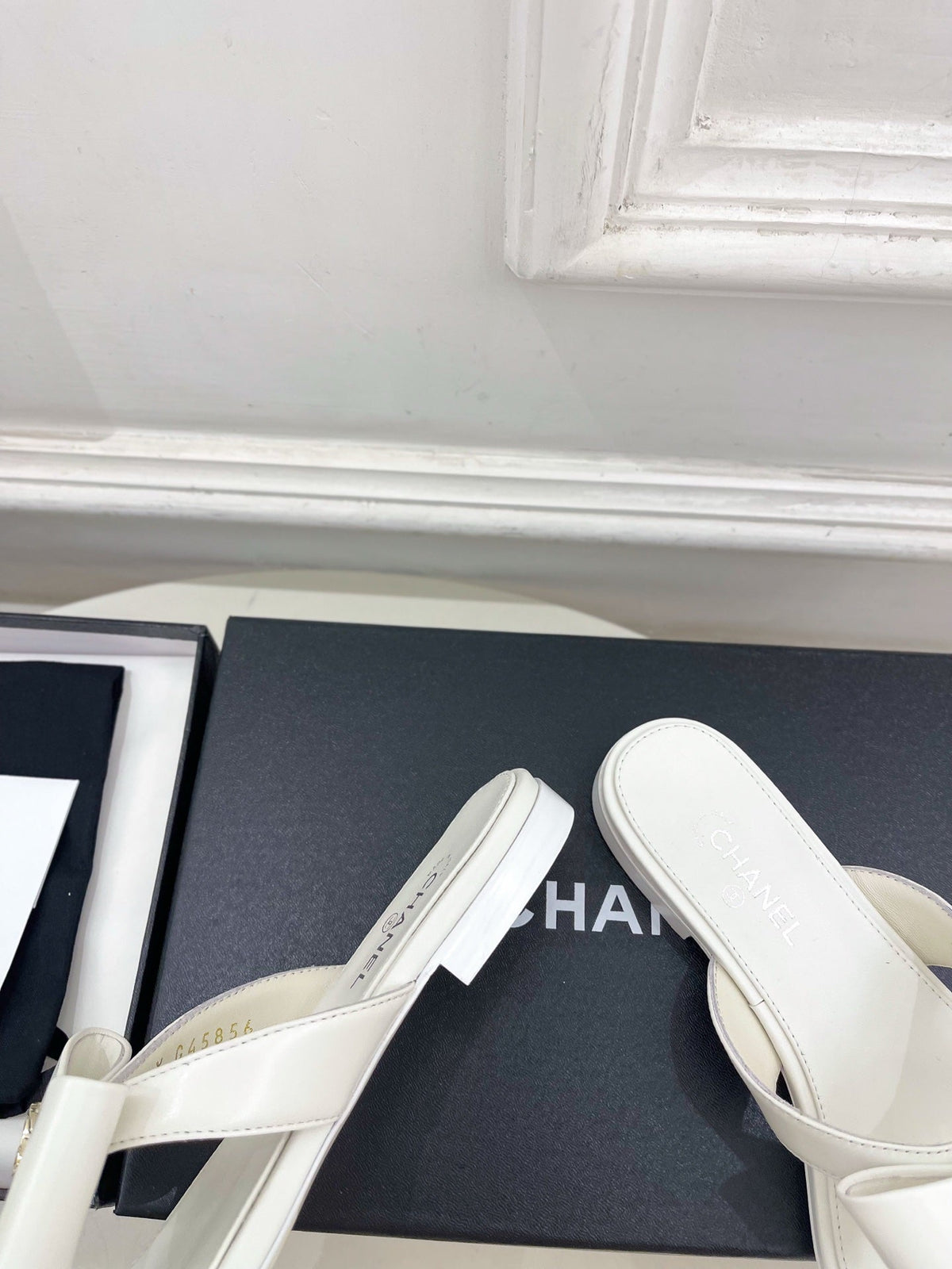CC Bow Thong Flat Sandals White Leather 891770