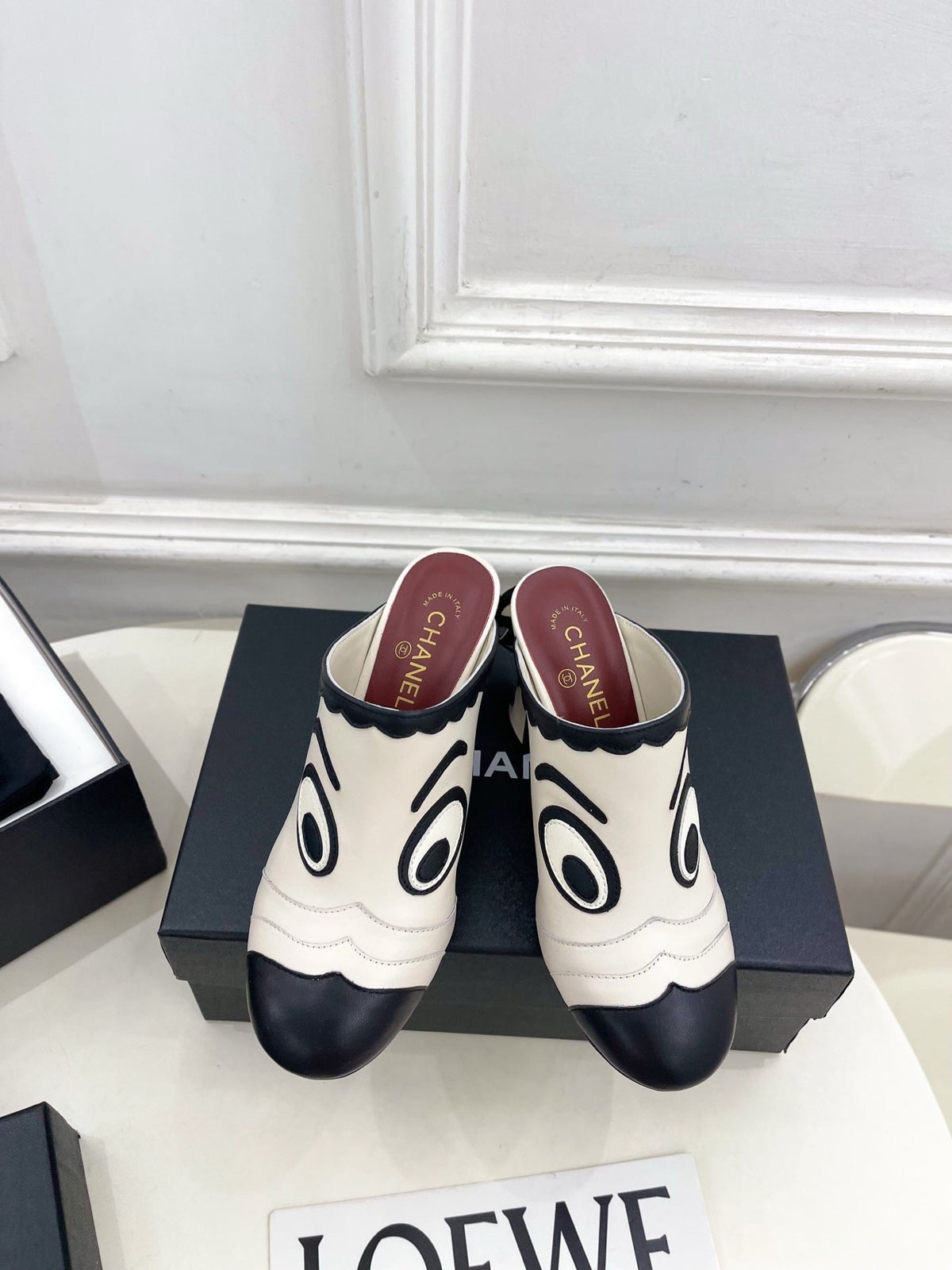 CC Métiers d'Art 2026 Graphic Mules 8.5cm Cream Black Lambskin 891768