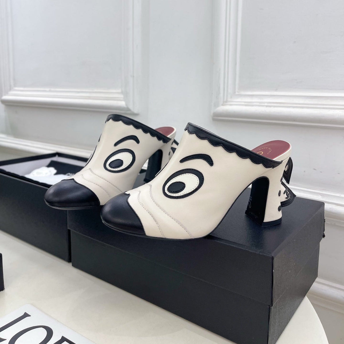 CC Métiers d'Art 2026 Graphic Mules 8.5cm Cream Black Lambskin 891768