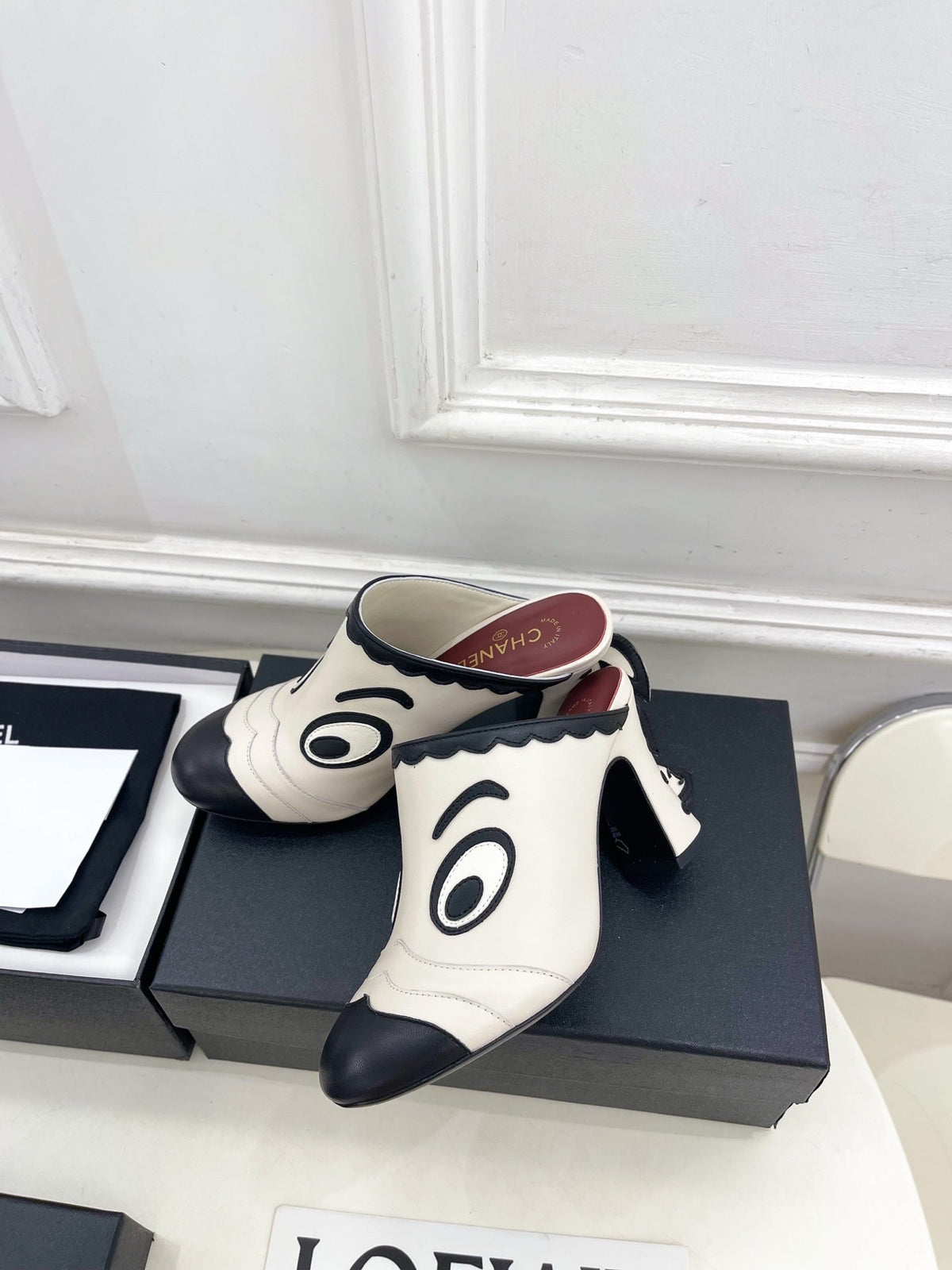 CC Métiers d'Art 2026 Graphic Mules 8.5cm Cream Black Lambskin 891768