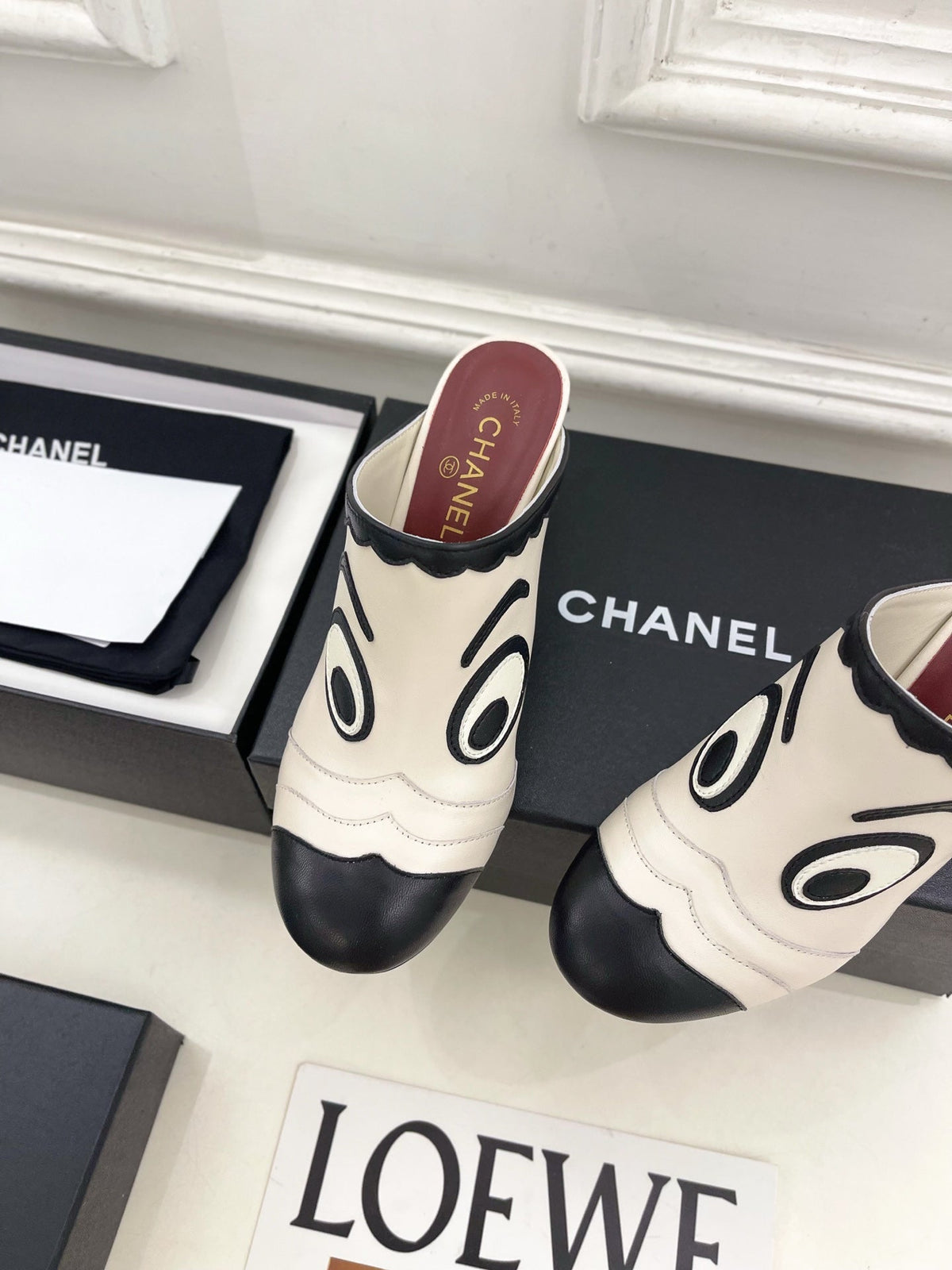 CC Métiers d'Art 2026 Graphic Mules 8.5cm Cream Black Lambskin 891768
