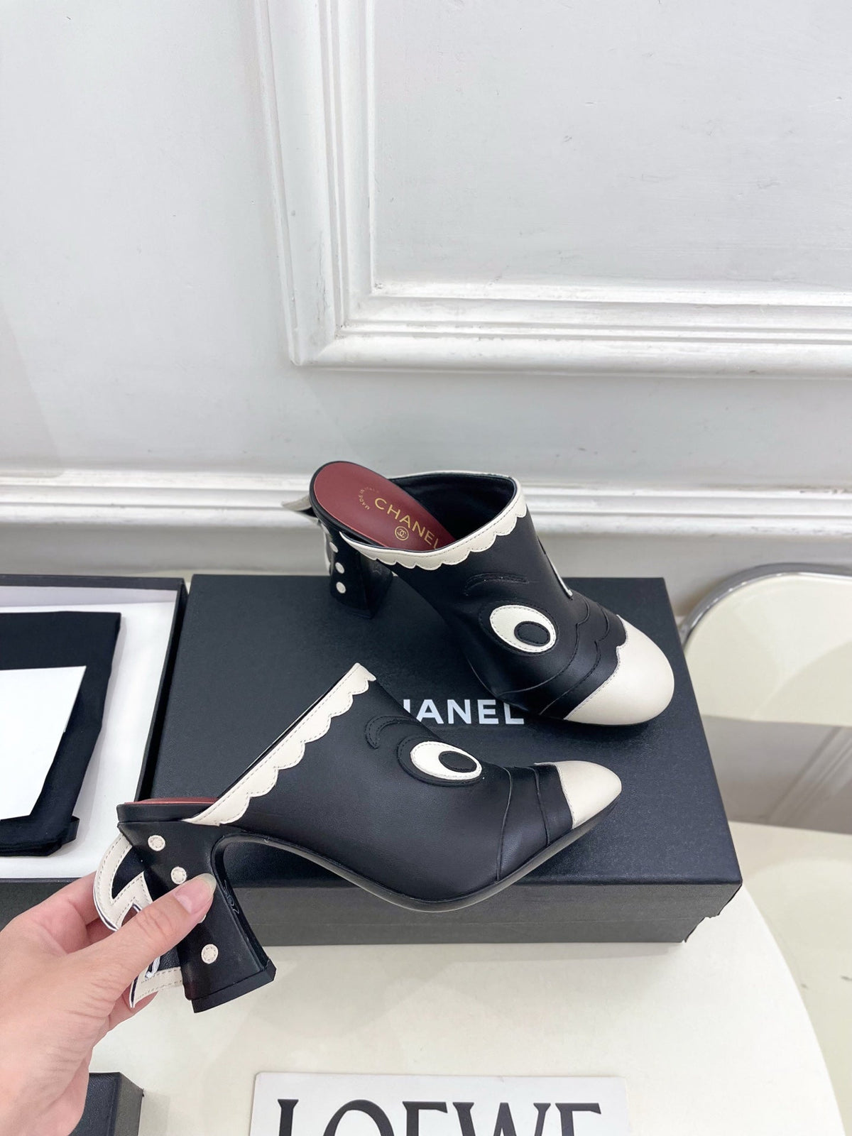 CC Métiers d'Art 2026 Graphic Mules 8.5cm Black White Lambskin 891767