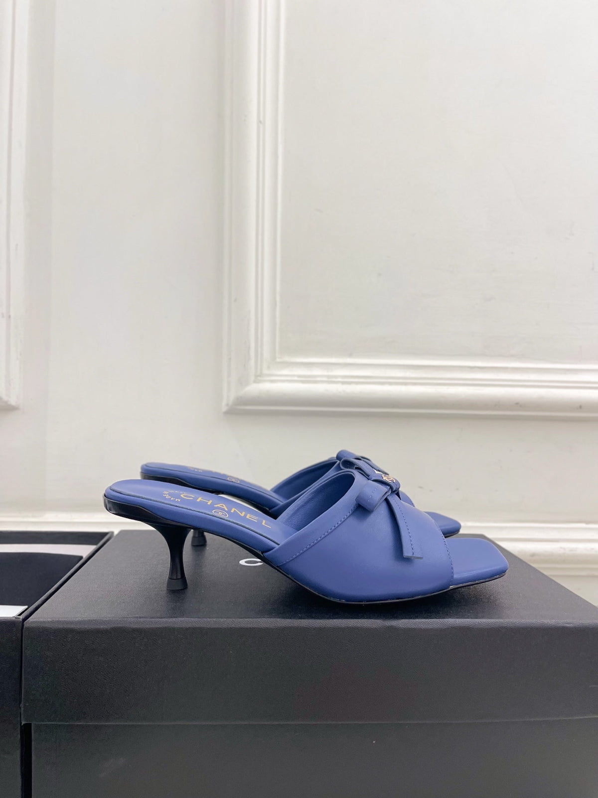 CC Bow Mules 5cm Blue Lambskin Leather 891756