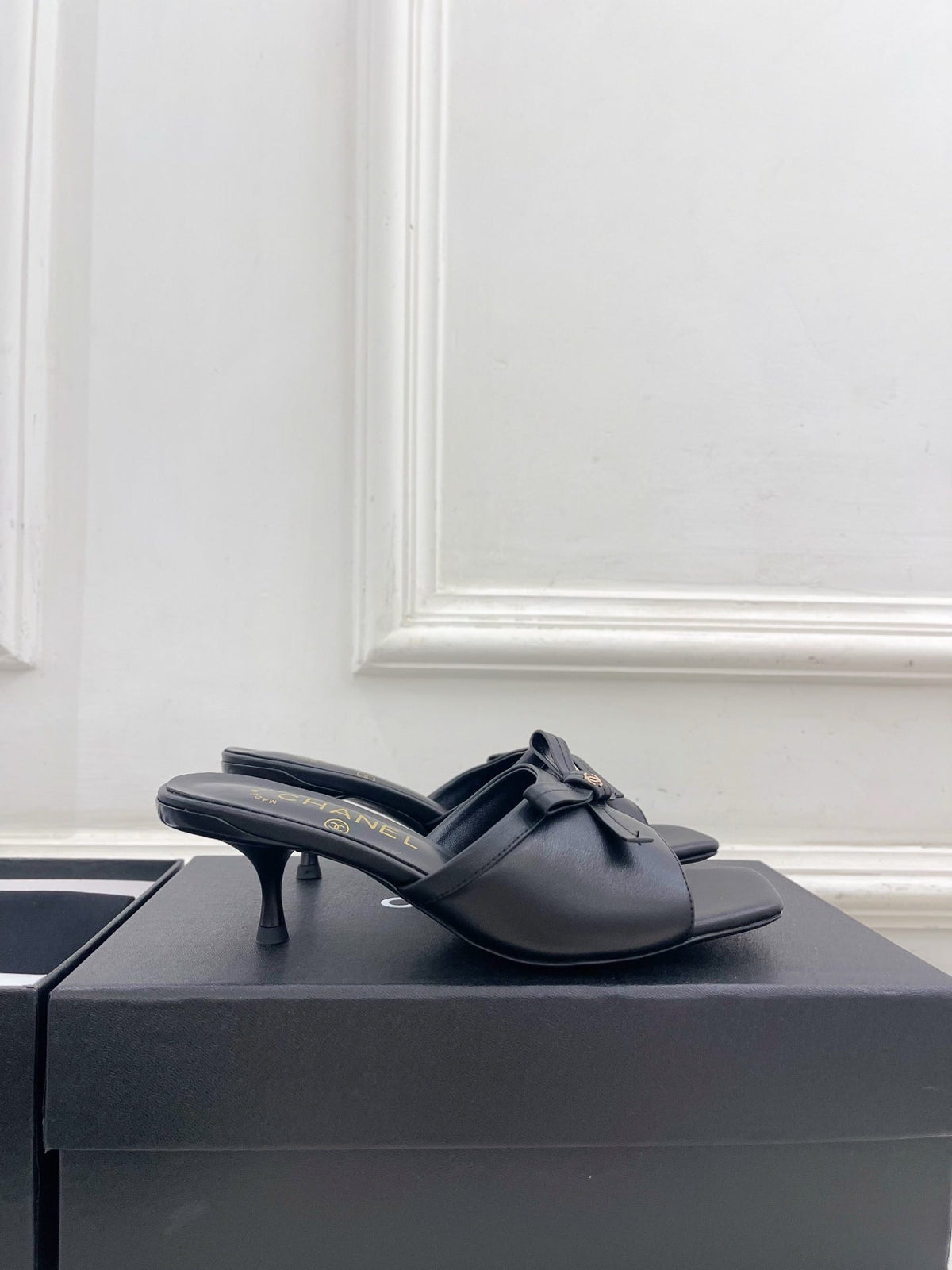CC Bow Mules 5cm Black Lambskin Leather 891754