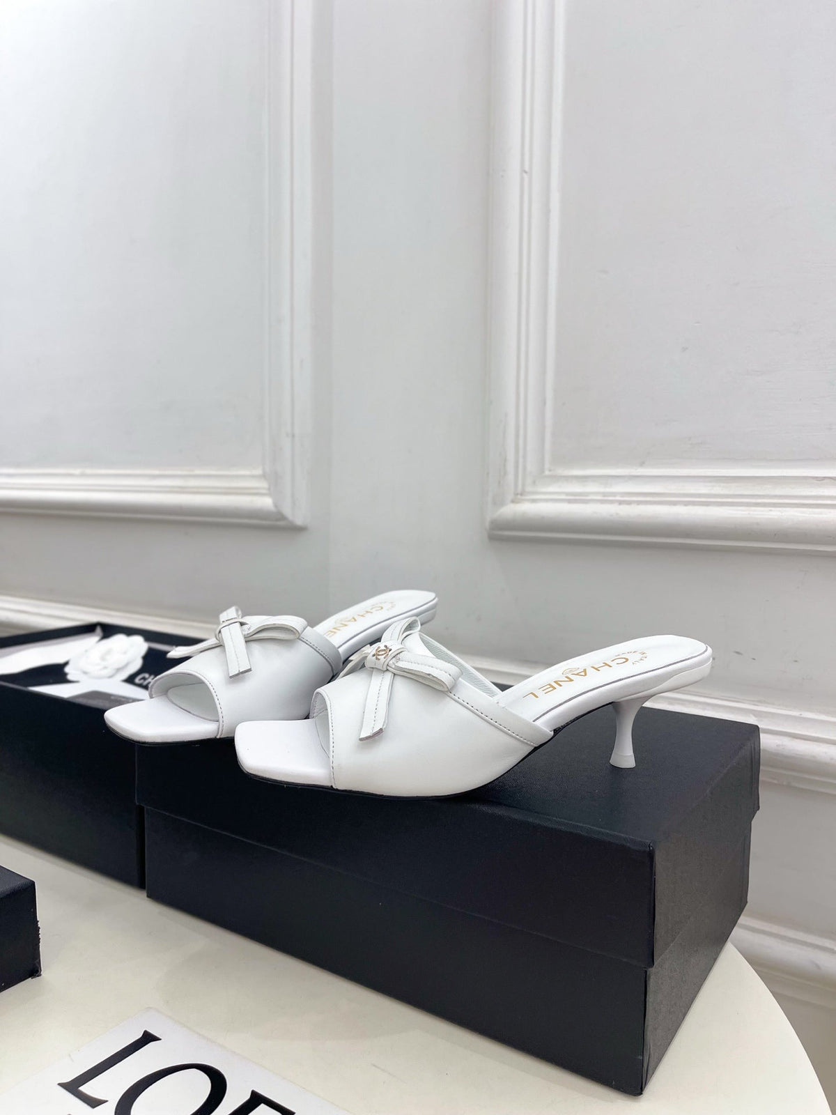 CC Bow Mules 5cm White Lambskin Leather 891753