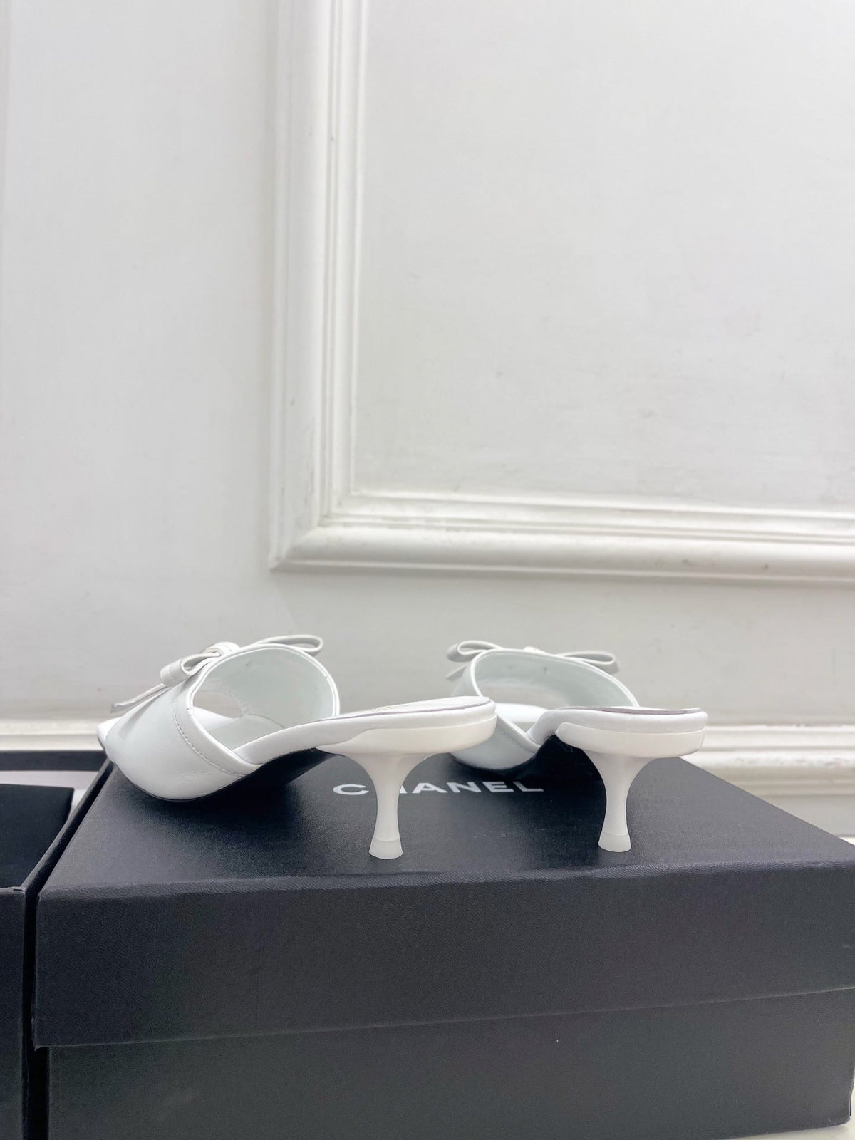 CC Bow Mules 5cm White Lambskin Leather 891753