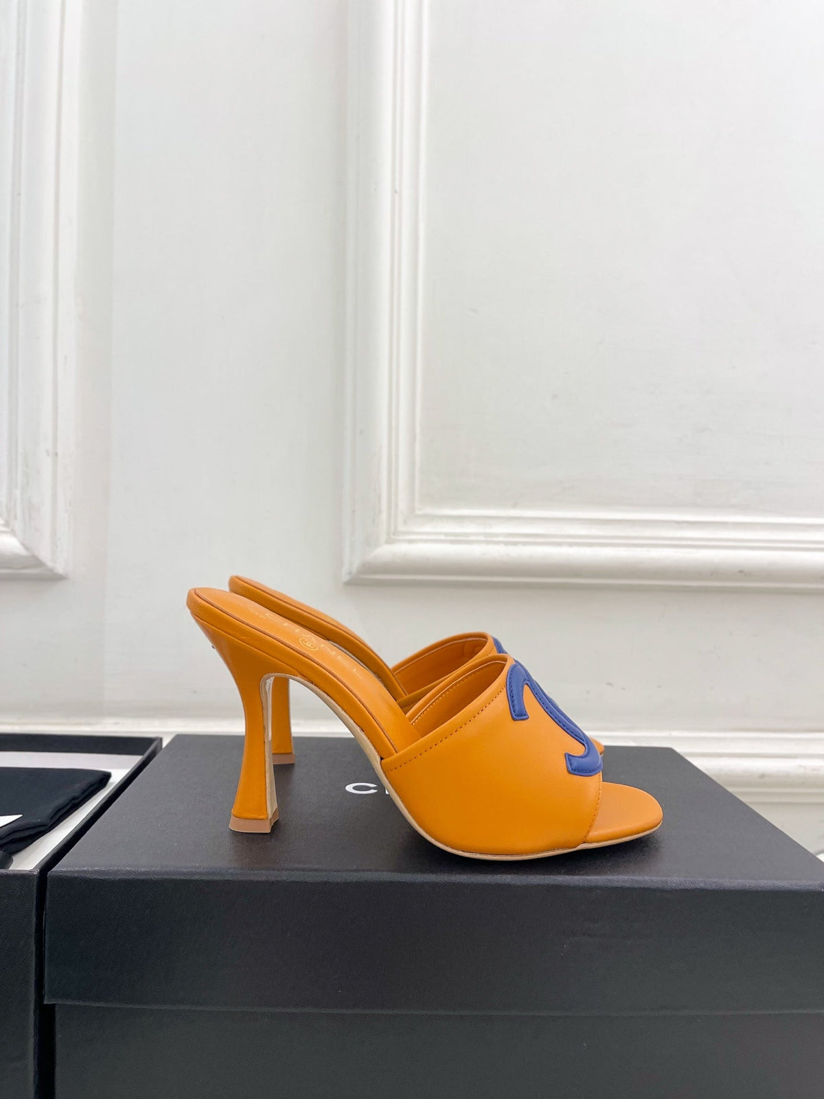 CC Double C Mules 9.5cm Orange Blue Leather 891682