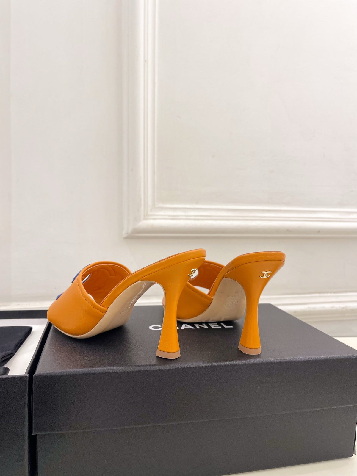 CC Double C Mules 9.5cm Orange Blue Leather 891682