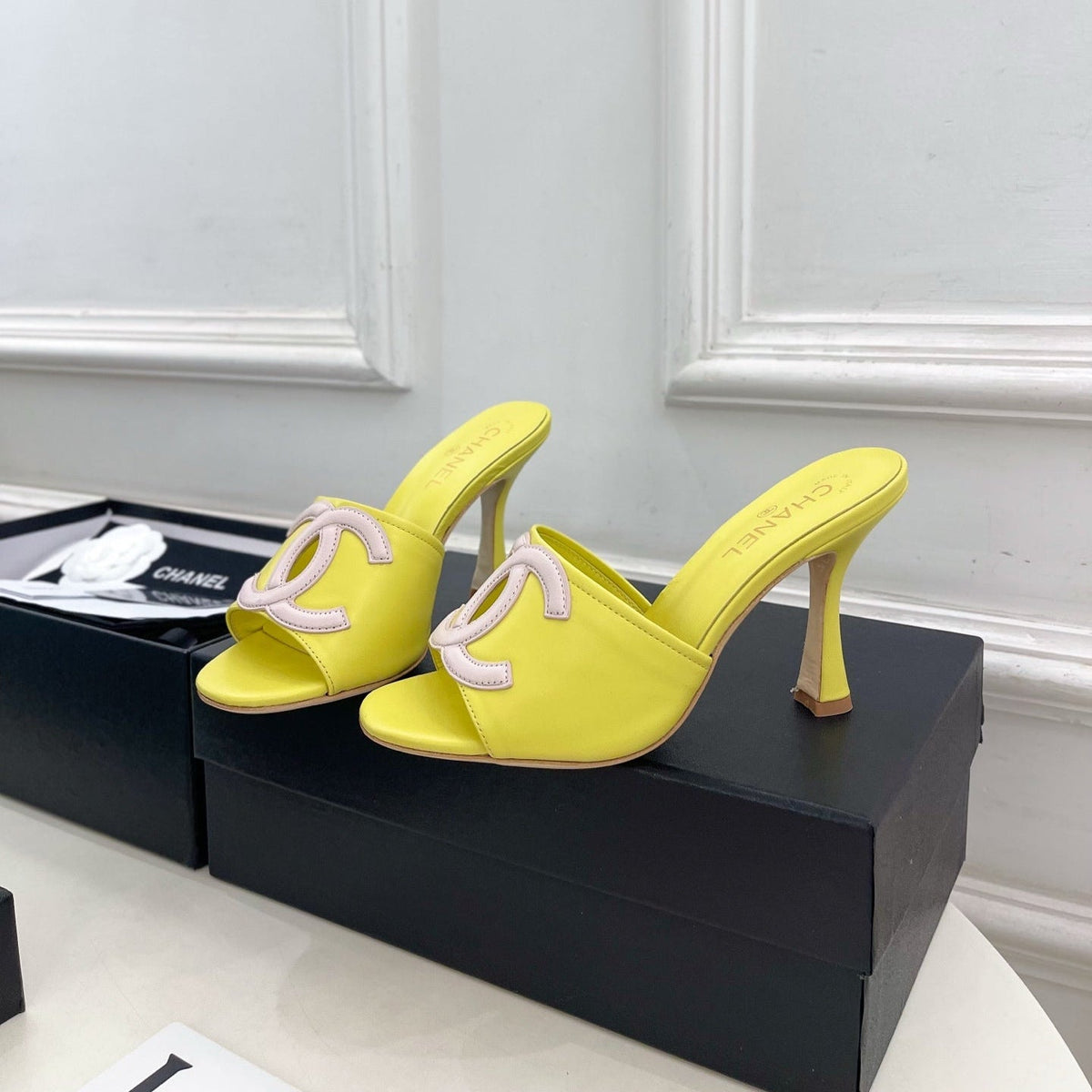 CC Double C Mules 9.5cm Yellow Pink Leather 891681