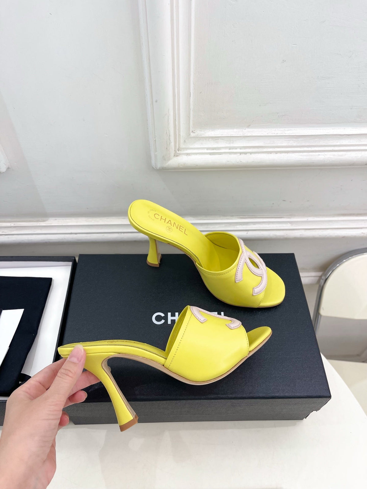 CC Double C Mules 9.5cm Yellow Pink Leather 891681