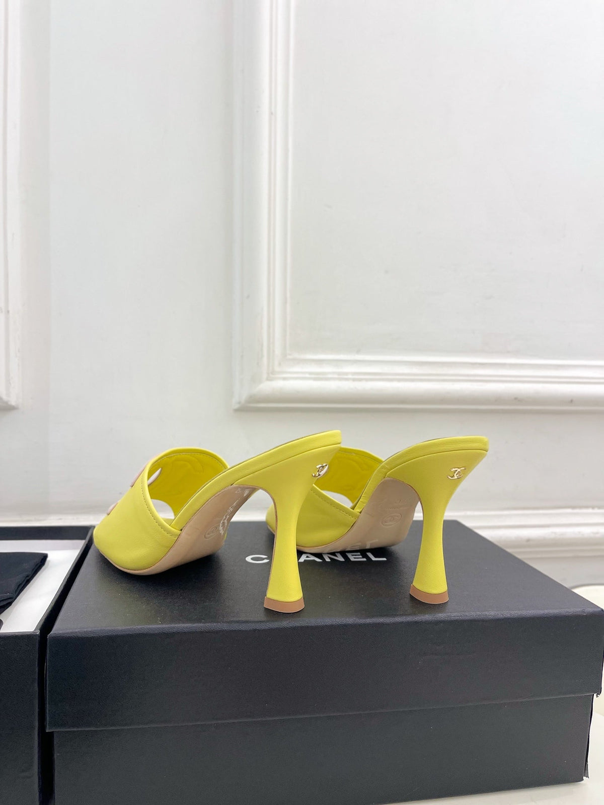 CC Double C Mules 9.5cm Yellow Pink Leather 891681