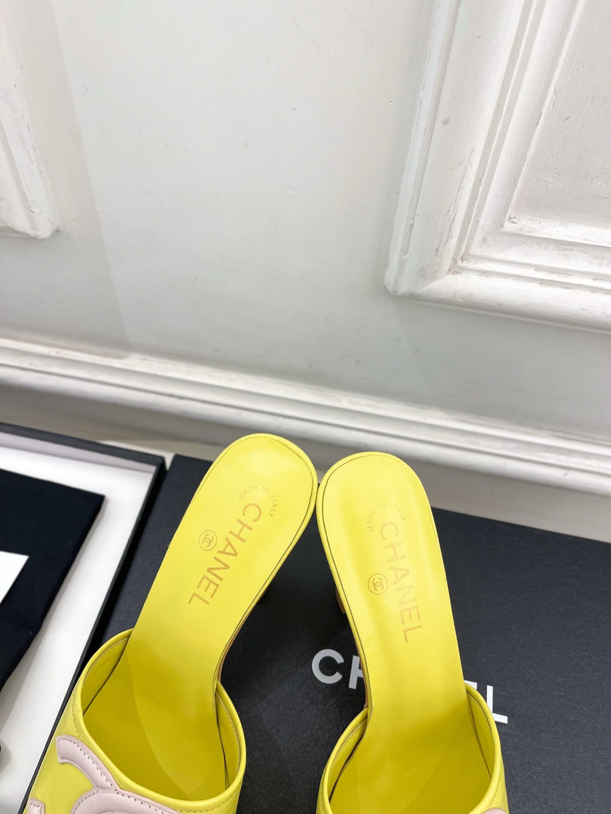 CC Double C Mules 9.5cm Yellow Pink Leather 891681