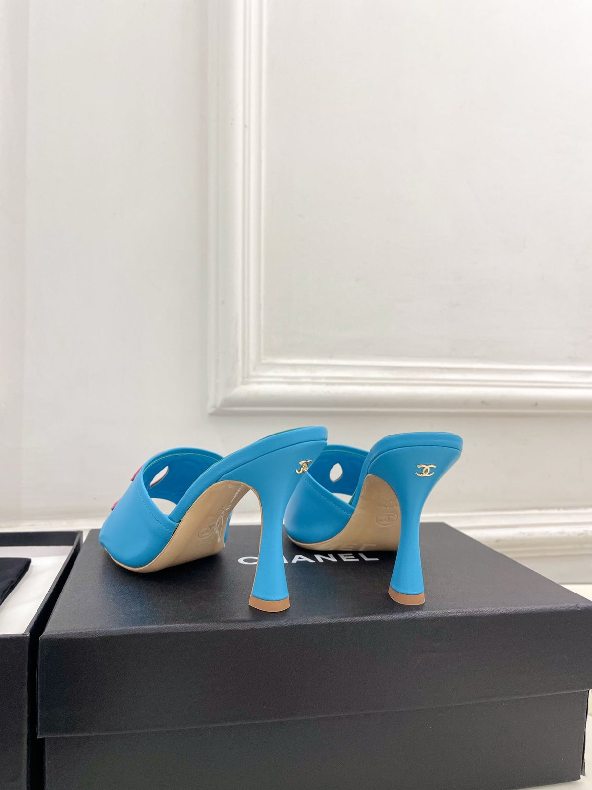 CC Double C Mules 9.5cm Blue Pink Leather 891680
