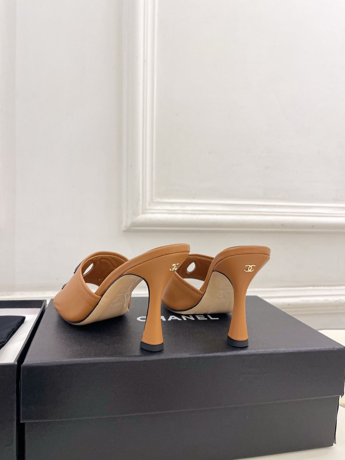 CC Double C Mules 9.5cm Brown Black Leather 891679