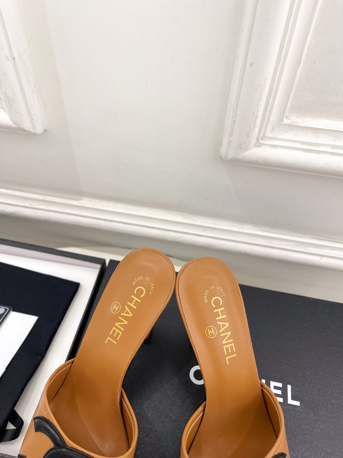 CC Double C Mules 9.5cm Brown Black Leather 891679
