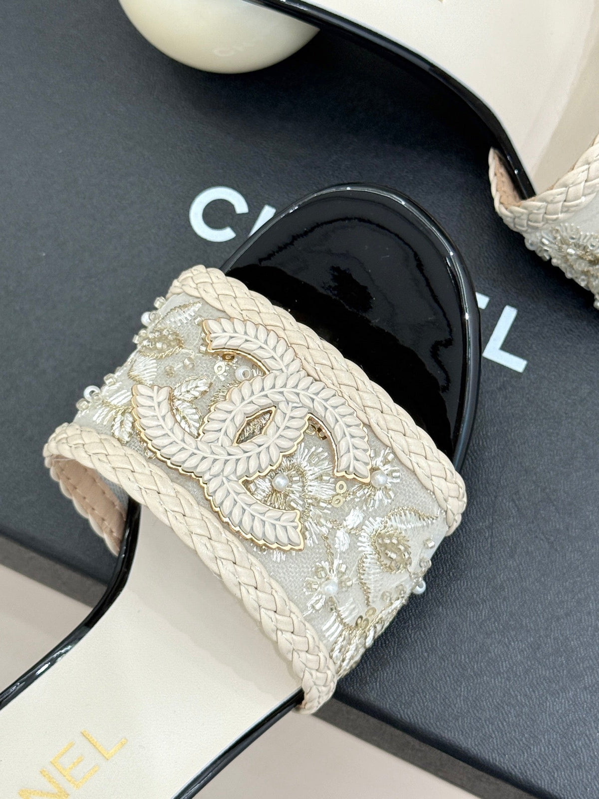 CC Pearl Heel Beaded Embroidered Mules White Lambskin 904679
