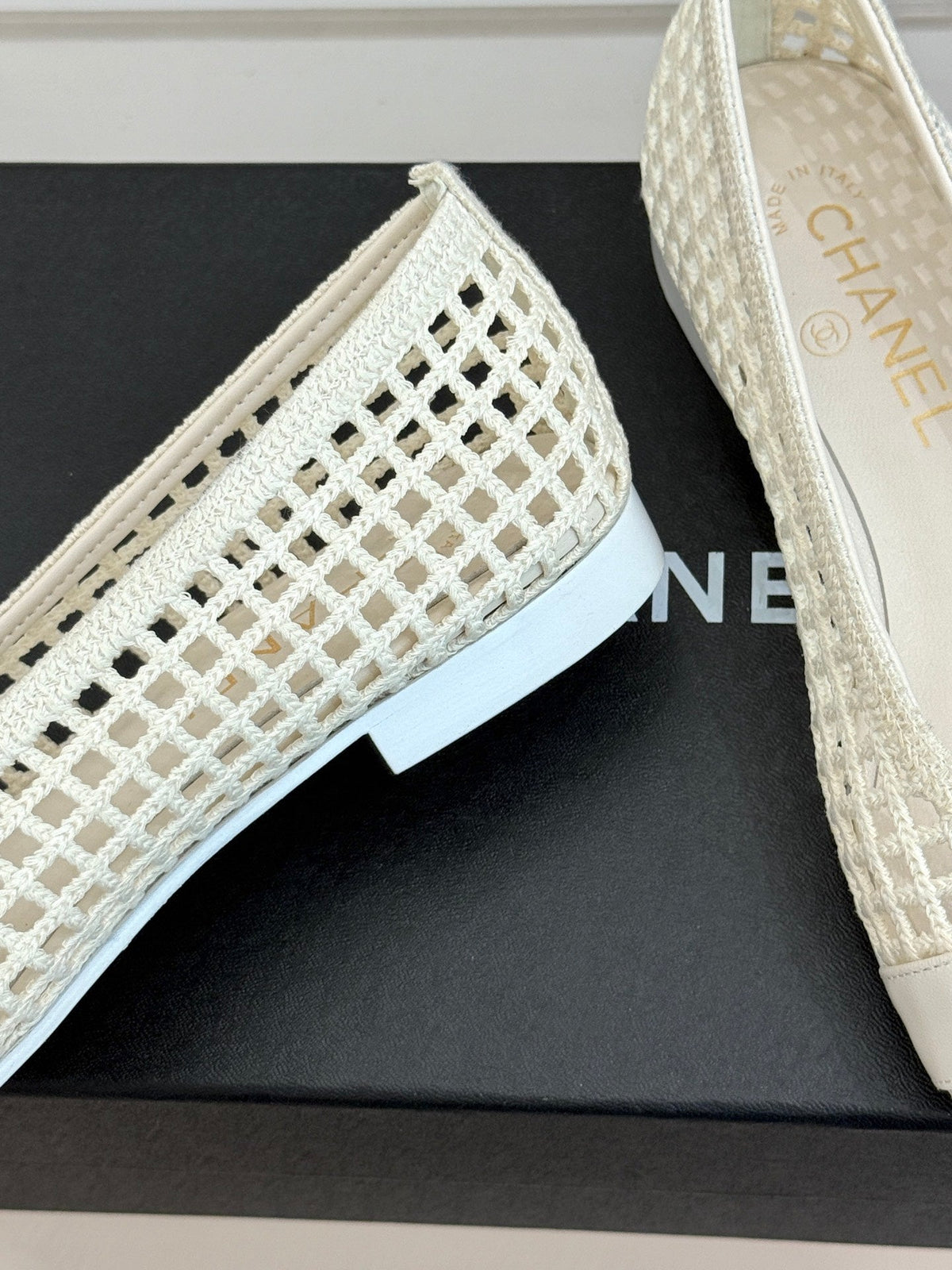 CC Mesh Woven Ballet Flats White Woven Fabric 904673