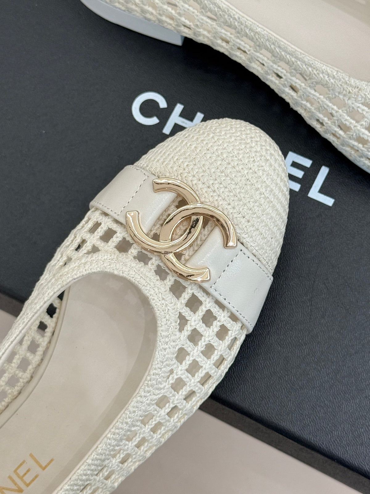 CC Mesh Woven Ballet Flats White Woven Fabric 904673