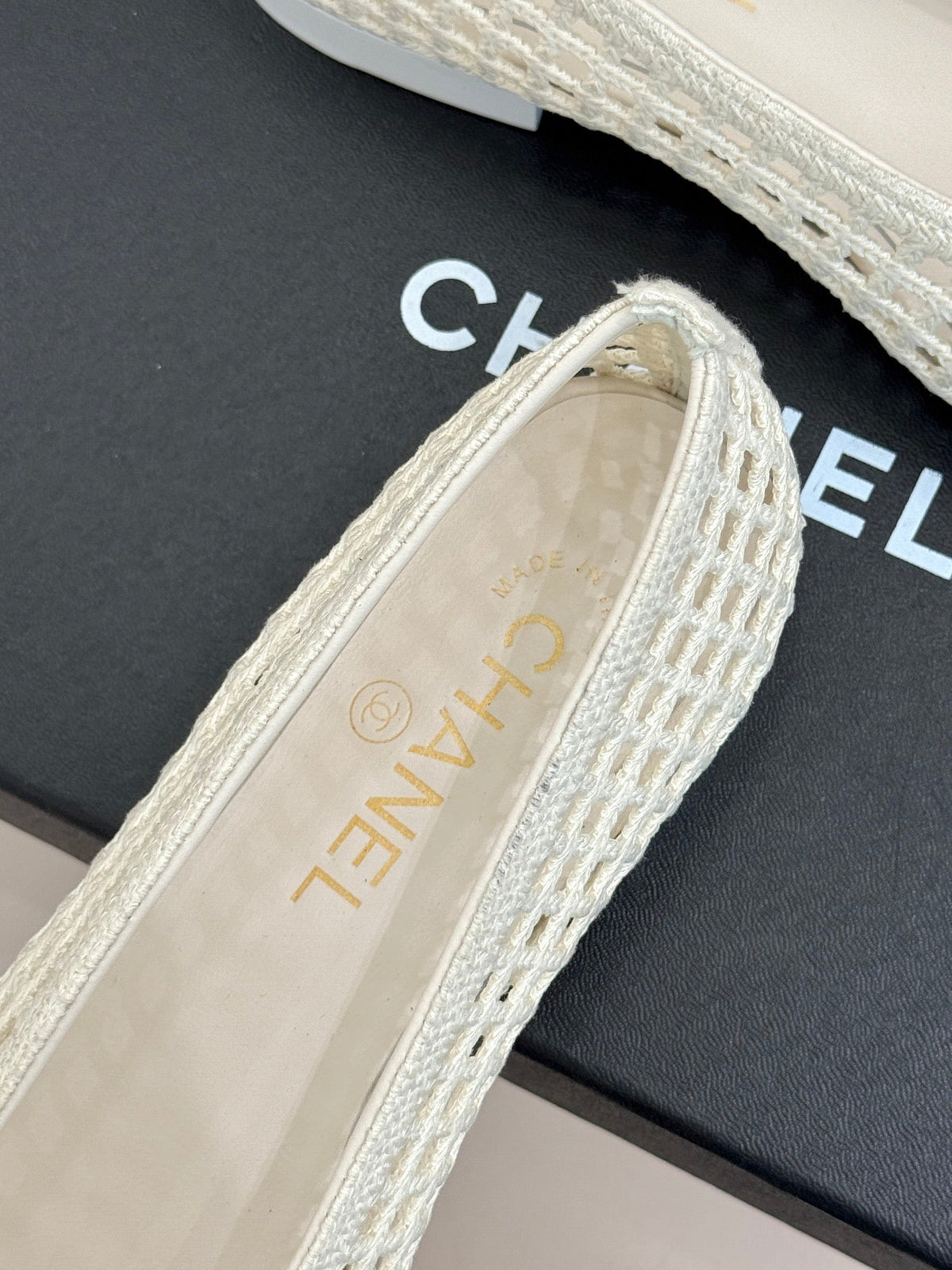 CC Mesh Woven Ballet Flats White Woven Fabric 904673