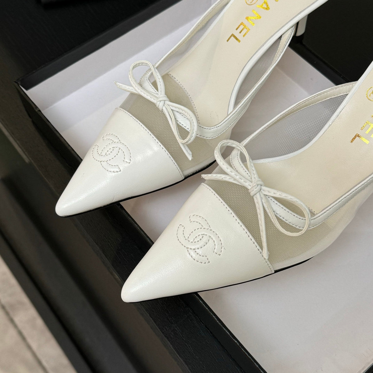 CC Bow Pointed Toe Mules White Mesh & Leather 912943