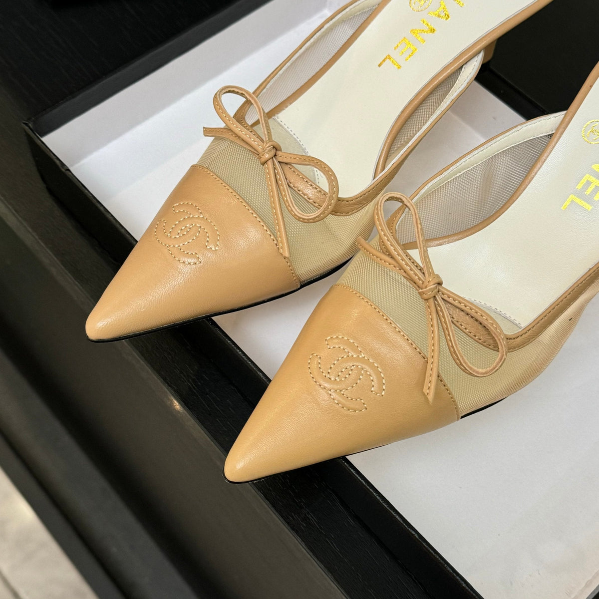 CC Bow Pointed Toe Mules Beige Mesh & Leather 912942