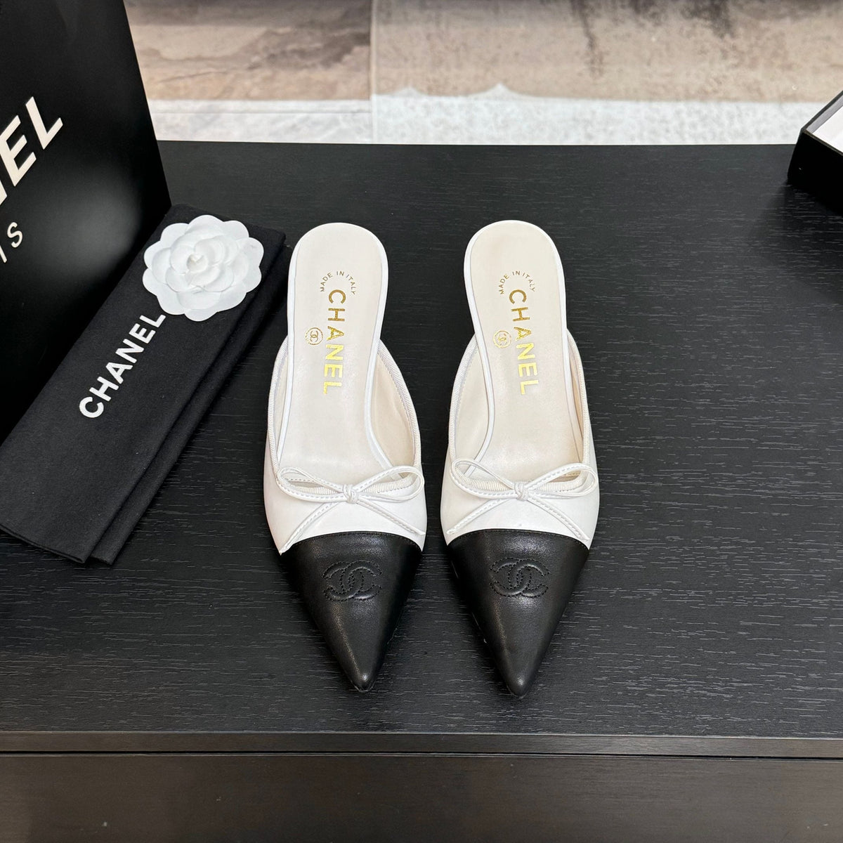 CC Bow Pointed Toe Mules Black White Leather 912939