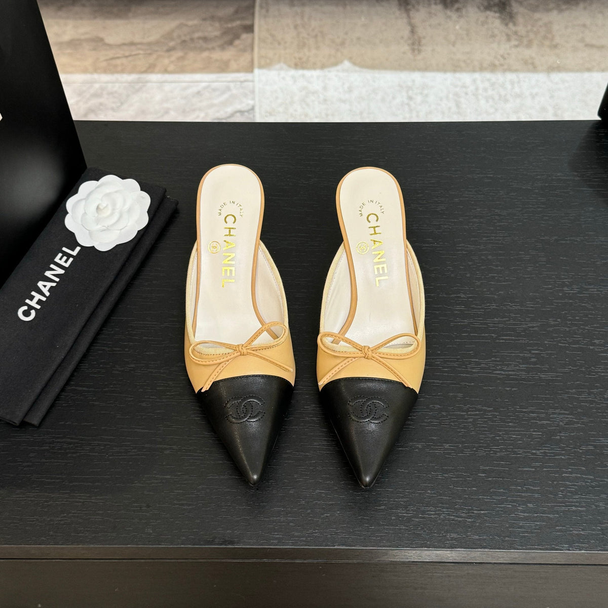 CC Bow Pointed Toe Mules Black Beige Leather 912938