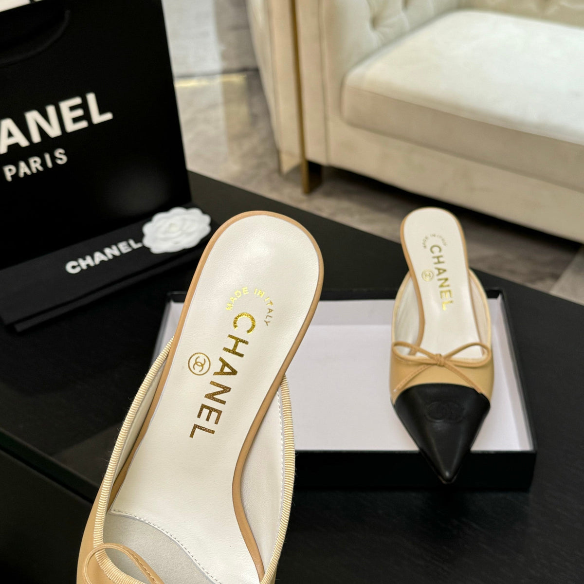 CC Bow Pointed Toe Mules Black Beige Leather 912938