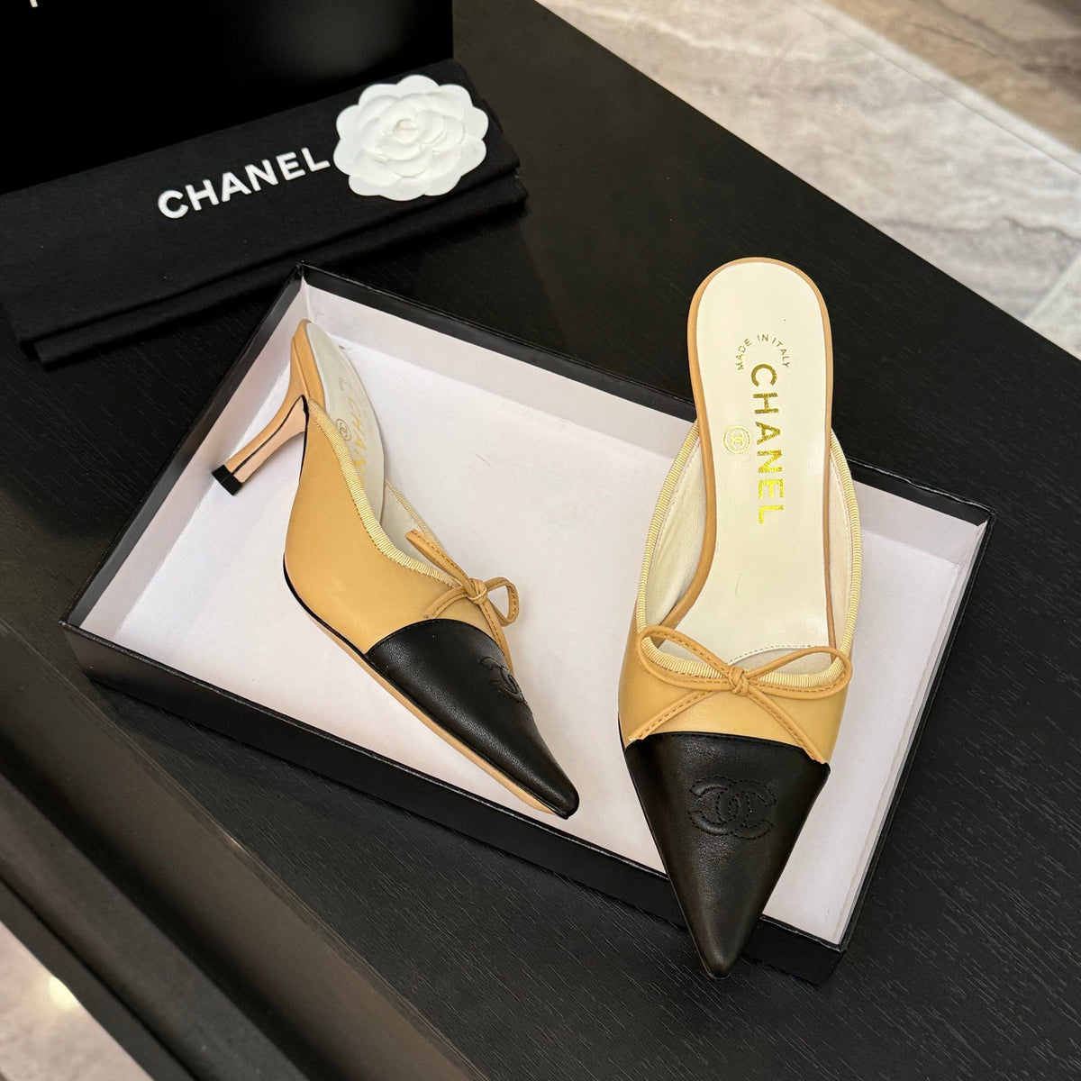 CC Bow Pointed Toe Mules Black Beige Leather 912938