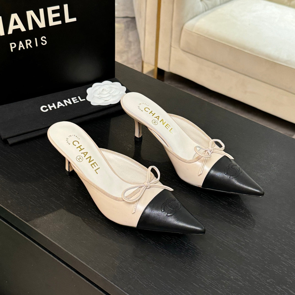 CC Bow Pointed Toe Mules Black Cream Leather 912937