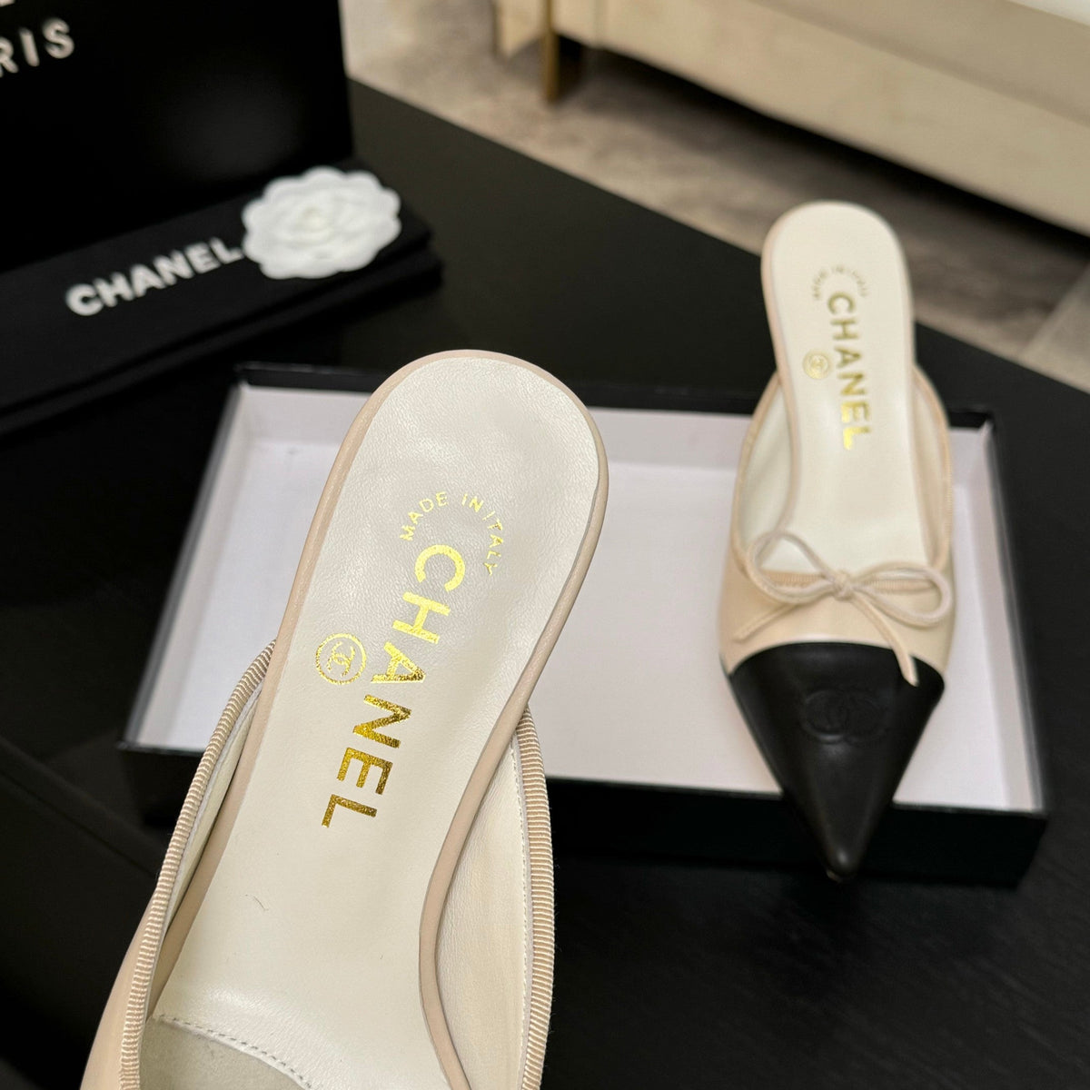 CC Bow Pointed Toe Mules Black Cream Leather 912937