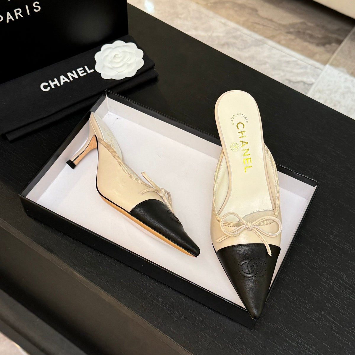 CC Bow Pointed Toe Mules Black Cream Leather 912937