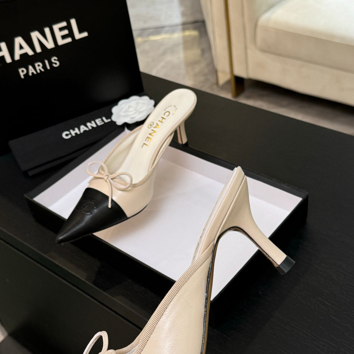 CC Bow Pointed Toe Mules Black Cream Leather 912937