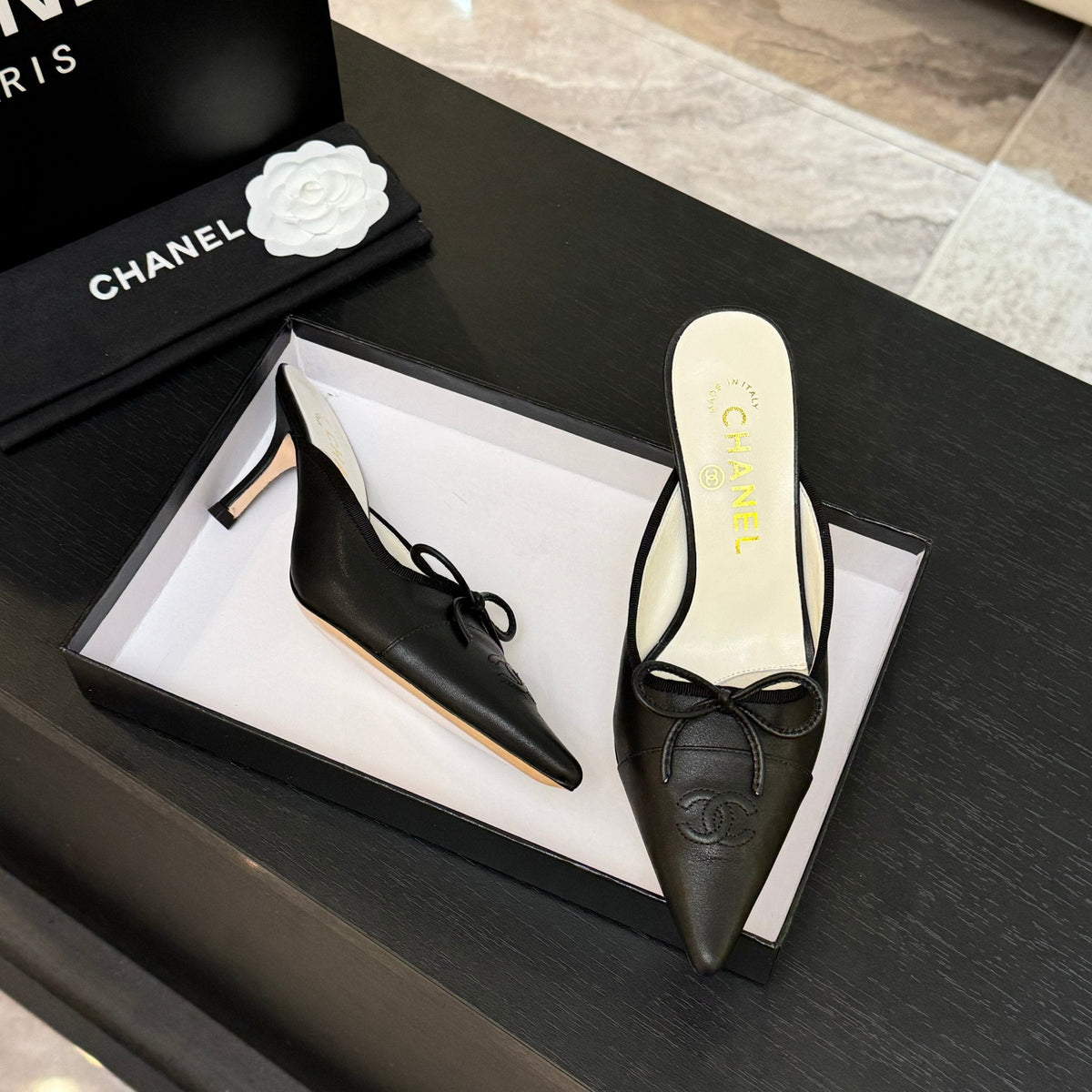 CC Bow Pointed Toe Mules Black Leather 912936