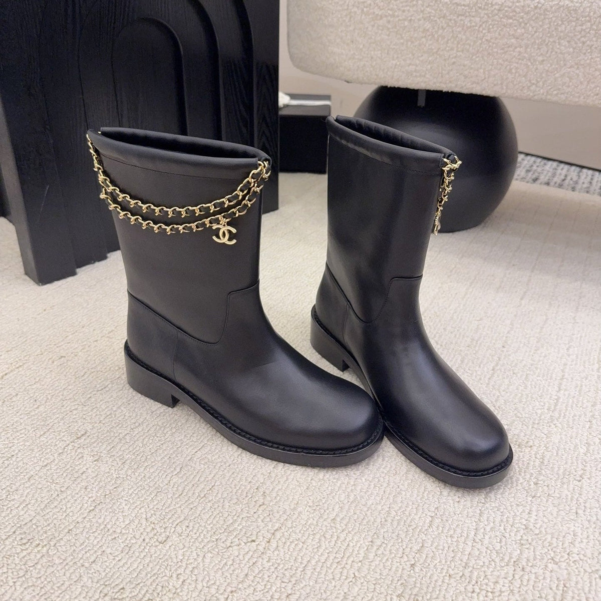 CC Mid-Calf Boots 4CM Gold Chain Charm Black Leather 961500