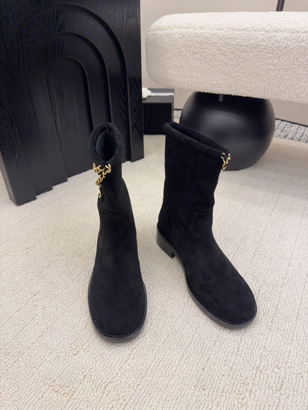 CC Mid-Calf Boots 4CM Gold Chain Charm Black Suede 961499