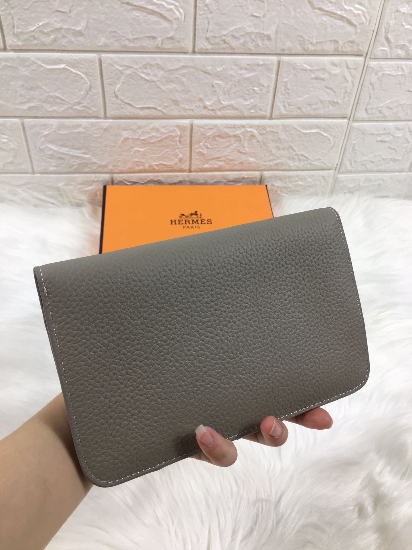HM Dogon Wallet 20 Taupe Grained Calfskin